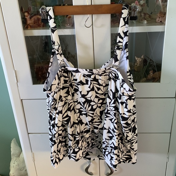 Lands’ End sz 18W Floral Black and White Women's Tankini Top like new! - Picture 2 of 4